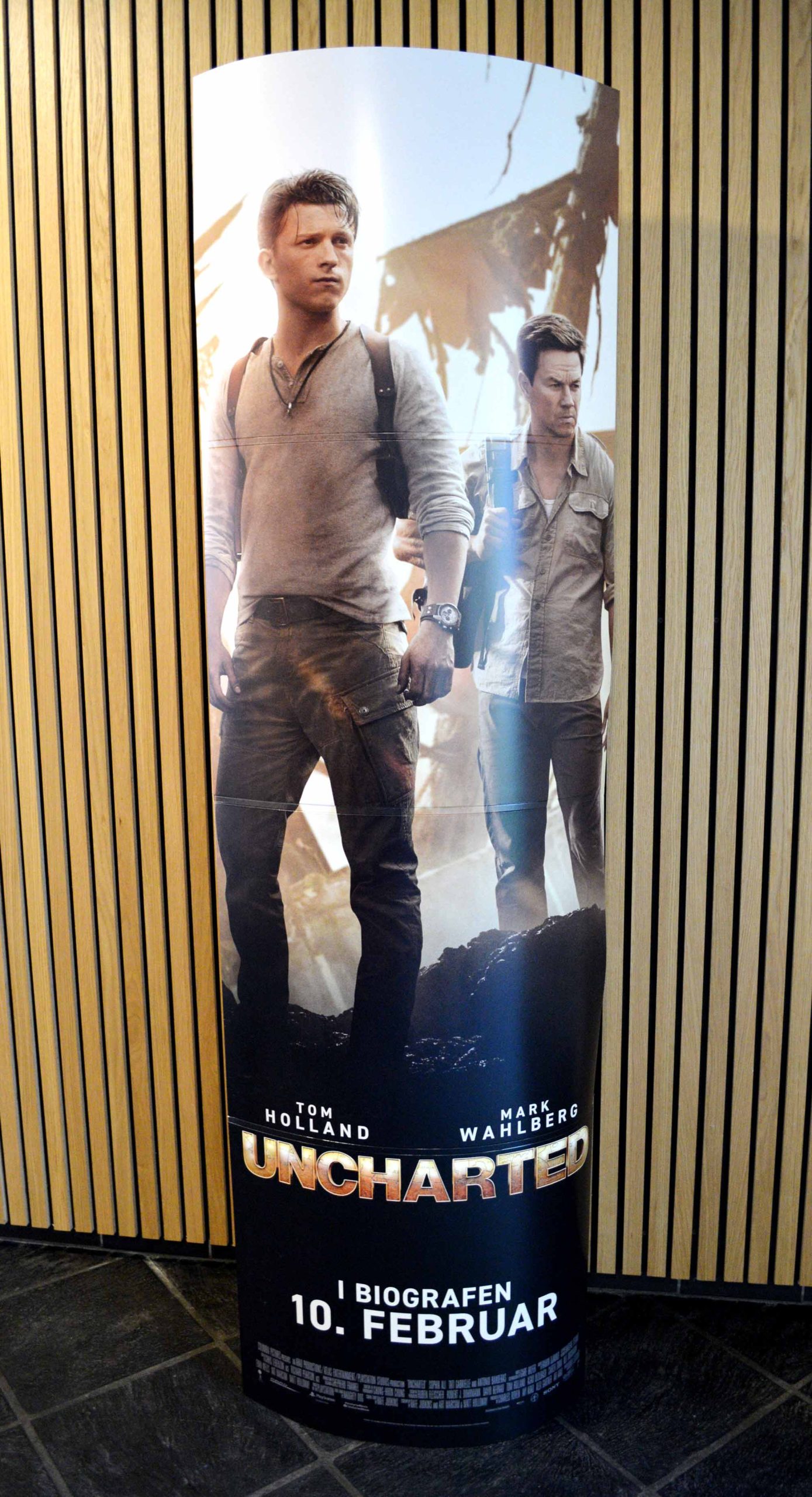 Instore - Ellipse 58,5*180 - Uncharted